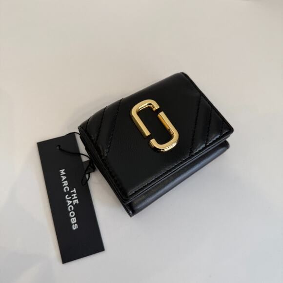 MARC JACOBS S129L01FA21 THE GLAM SHOT MEDIUM TRIFOLD IN BLACK - Picture 2 of 12